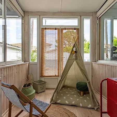 Villa A 2 Pas De La *