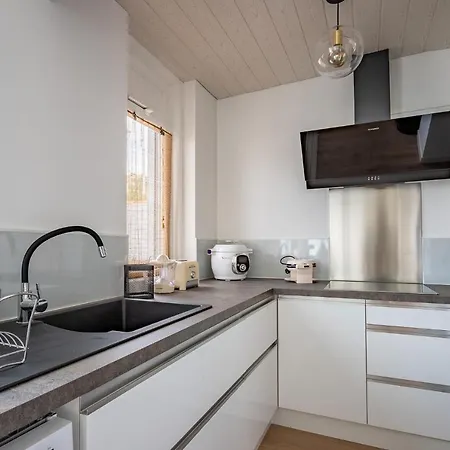 فيلة A 2 Pas De La *