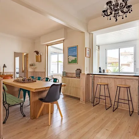 A 2 Pas De La فيلة آركاشو