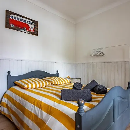 A 2 Pas De La Villa *